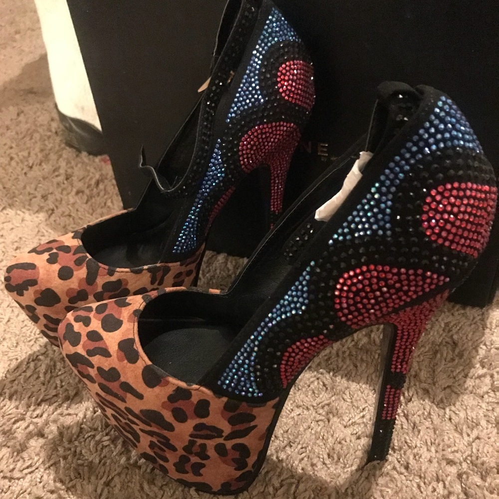 Leopard and shine brand new heels!